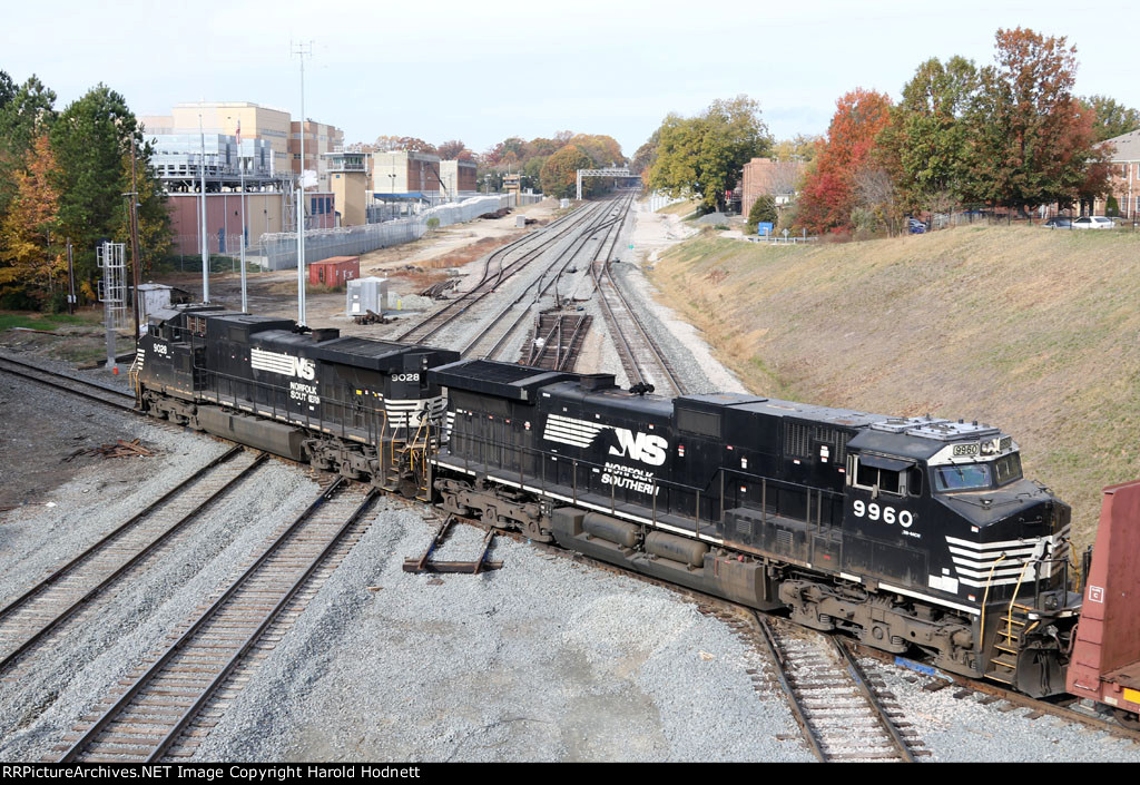 NS 9028 & 9960 lead train E25 across Boylan Junction